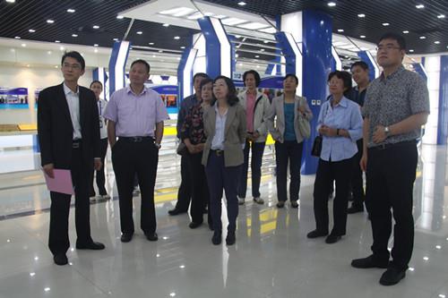 泰国农业局副局长Dr. Manthana Milne携泰国考察团一行来ug环球参观考察