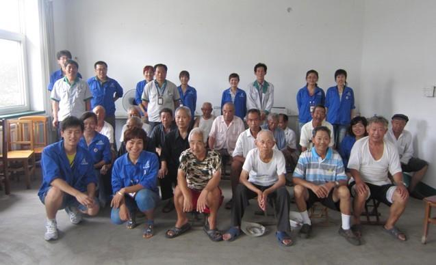 ug环球义工关爱老年人